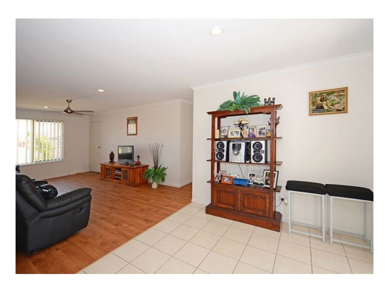 2/4 Jade Court, Urangan QLD 4655