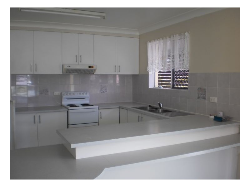 2/11 Wedge Street, Urraween QLD 4655