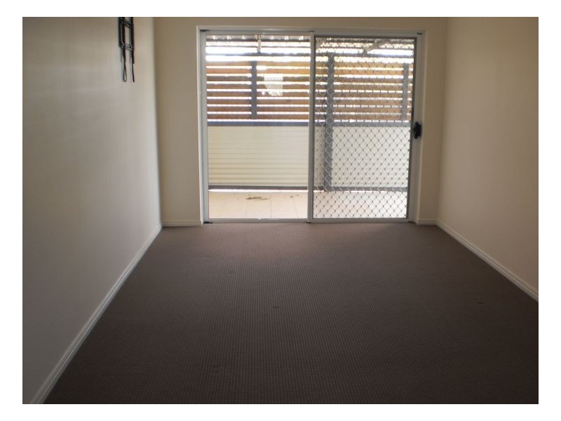 2/11 Wedge Street, Urraween QLD 4655