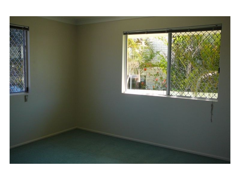 2/11 Wedge Street, Urraween QLD 4655