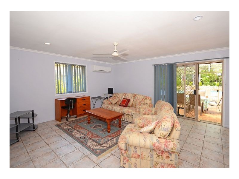 17 Debra Court, Urangan QLD 4655