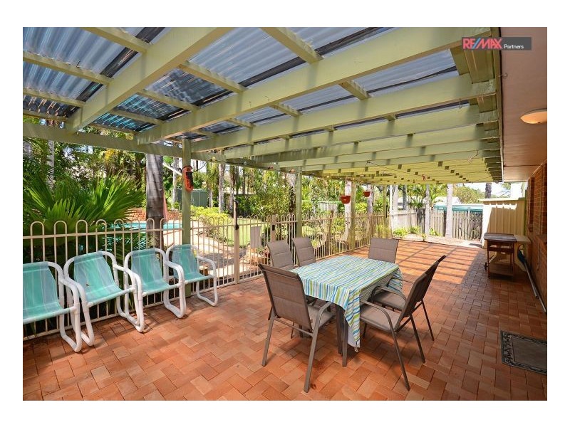 17 Debra Court, Urangan QLD 4655