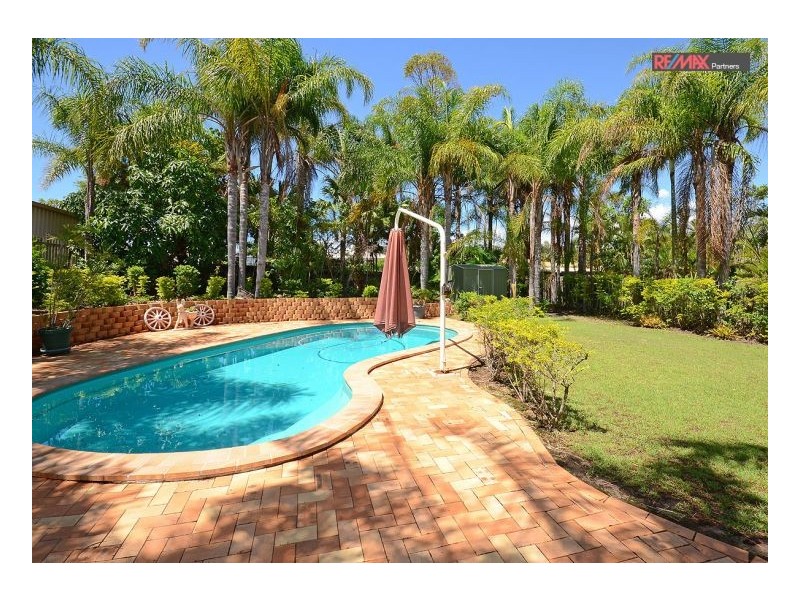 17 Debra Court, Urangan QLD 4655