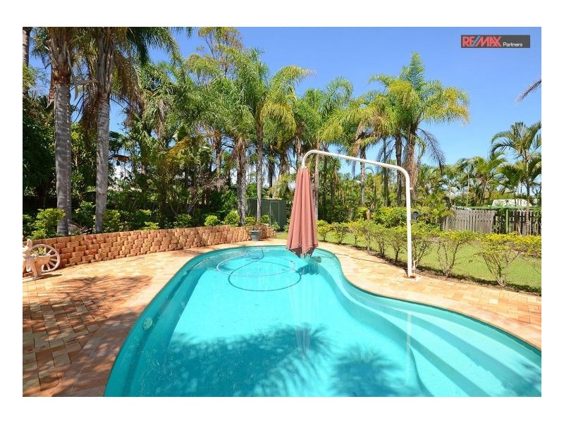 17 Debra Court, Urangan QLD 4655