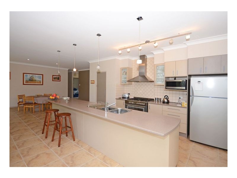 124 Barranjoey Drive, Sunshine Acres QLD 4655