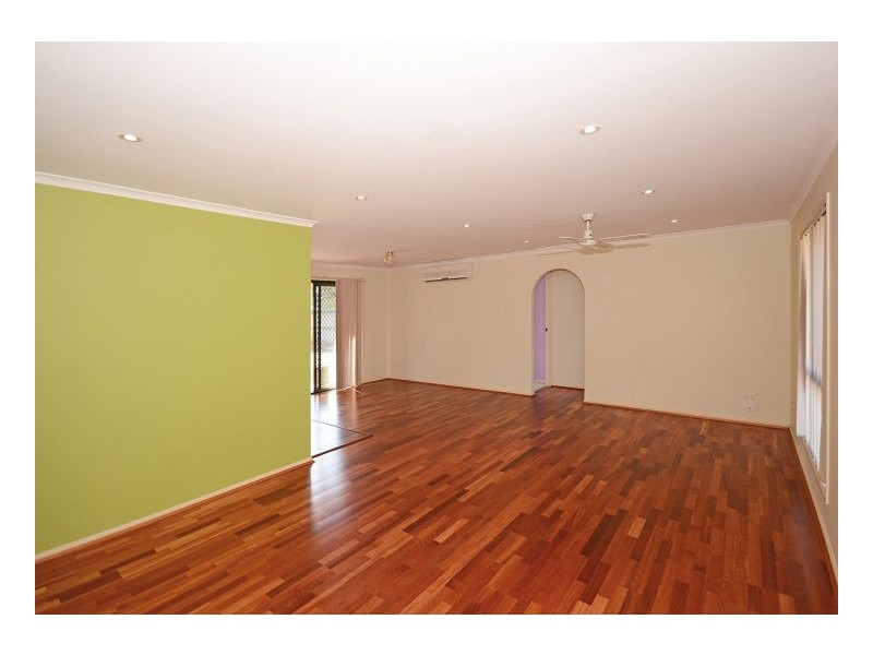 4 Figbird Close, Eli Waters QLD 4655