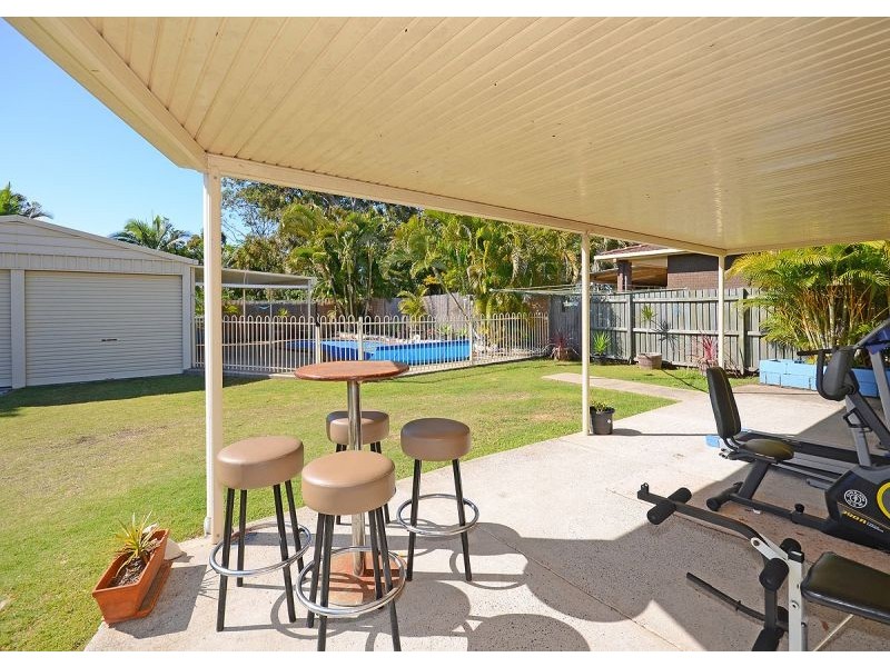 96 Robert Street, Urangan QLD 4655