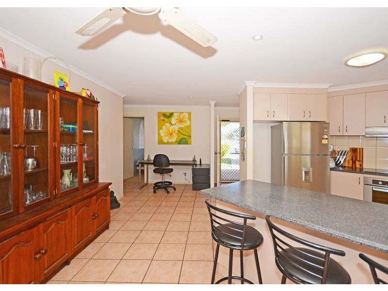 96 Robert Street, Urangan QLD 4655