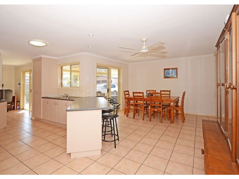 96 Robert Street, Urangan QLD 4655