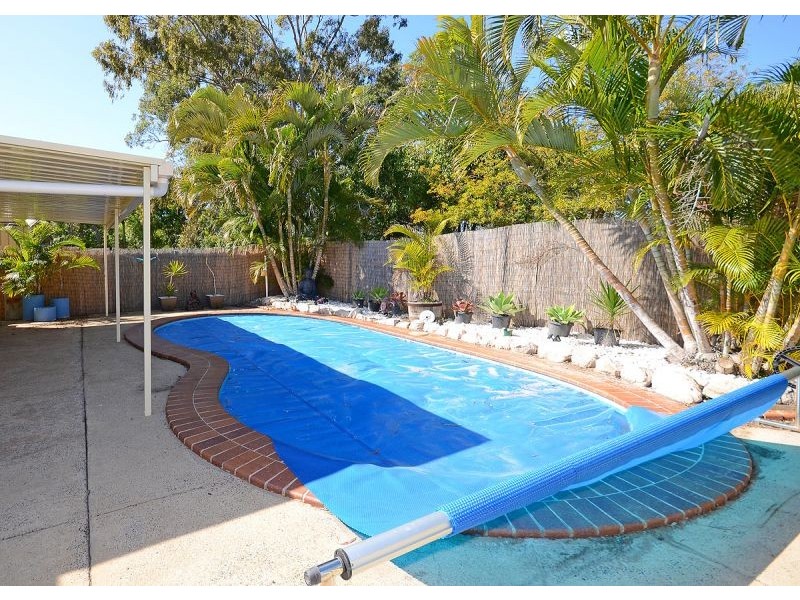 96 Robert Street, Urangan QLD 4655