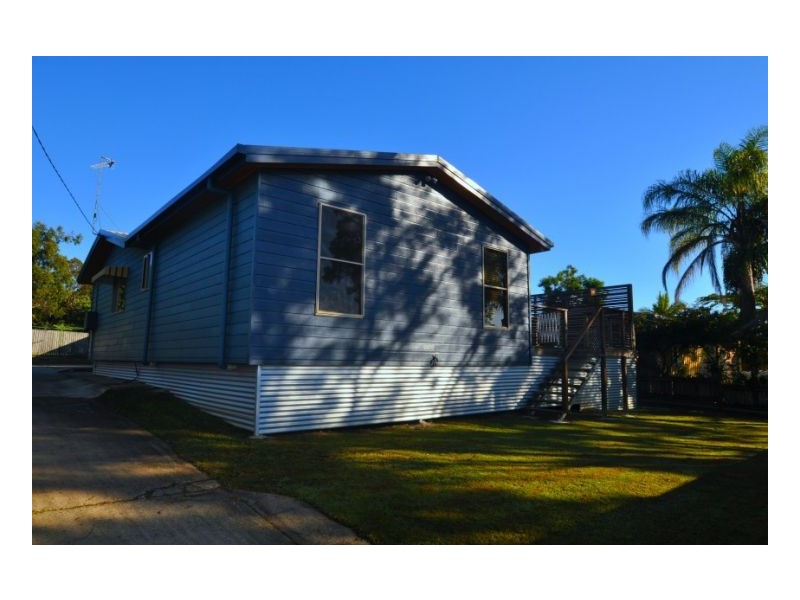 30 Park Street, Urangan QLD 4655