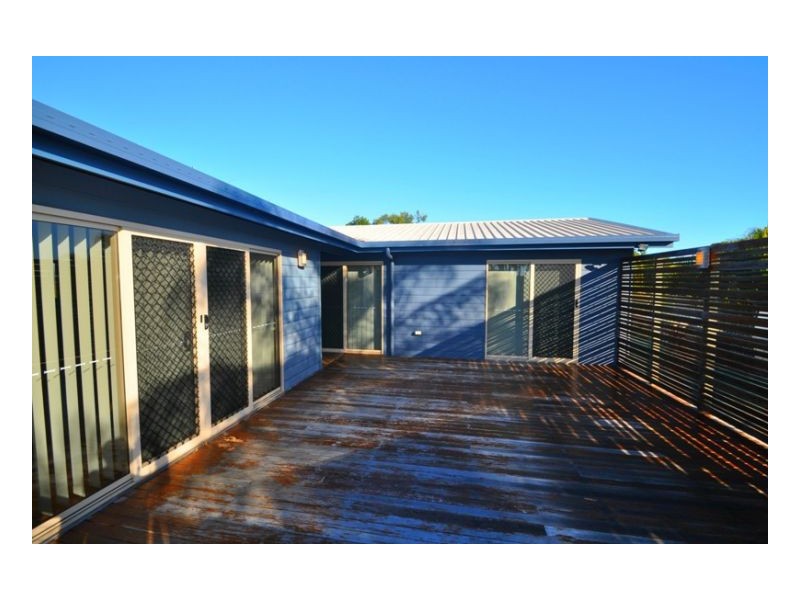 30 Park Street, Urangan QLD 4655