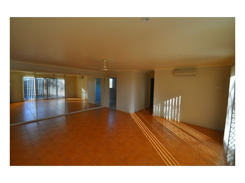 30 Park Street, Urangan QLD 4655