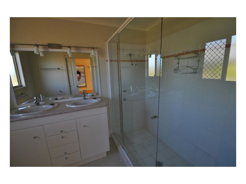 30 Park Street, Urangan QLD 4655