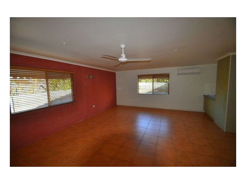 30 Park Street, Urangan QLD 4655