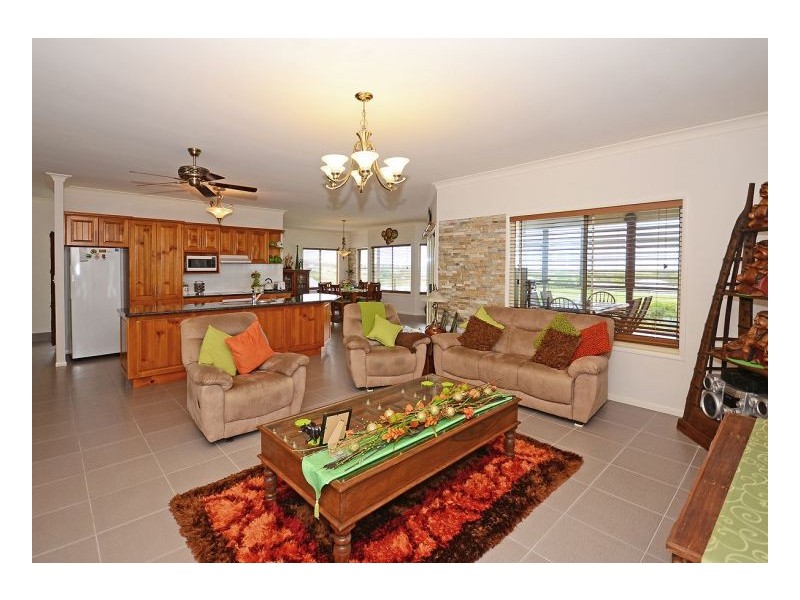 54 Windjammer Circuit, River Heads QLD 4655