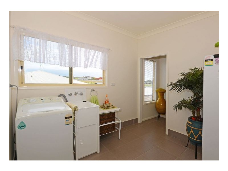 54 Windjammer Circuit, River Heads QLD 4655