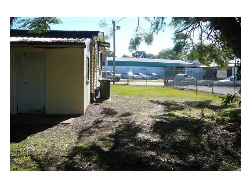 6 Florence Street, Urangan QLD 4655