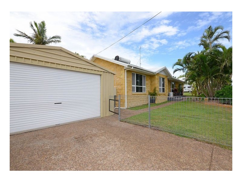 112 Hammond Street, Urangan QLD 4655