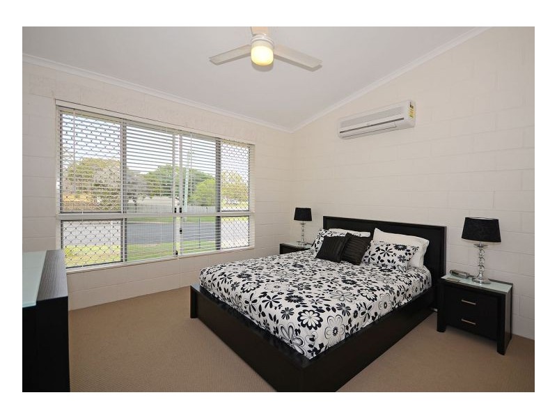 112 Hammond Street, Urangan QLD 4655