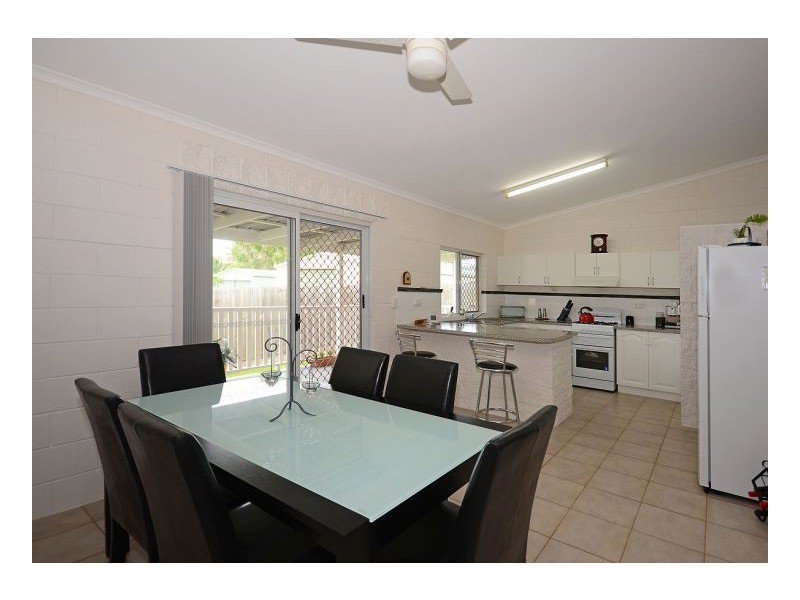 112 Hammond Street, Urangan QLD 4655