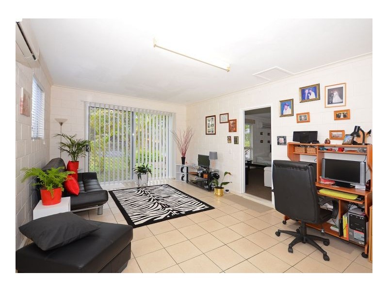 112 Hammond Street, Urangan QLD 4655