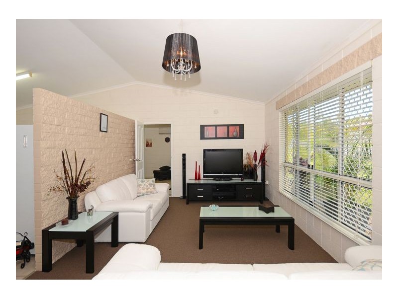 112 Hammond Street, Urangan QLD 4655