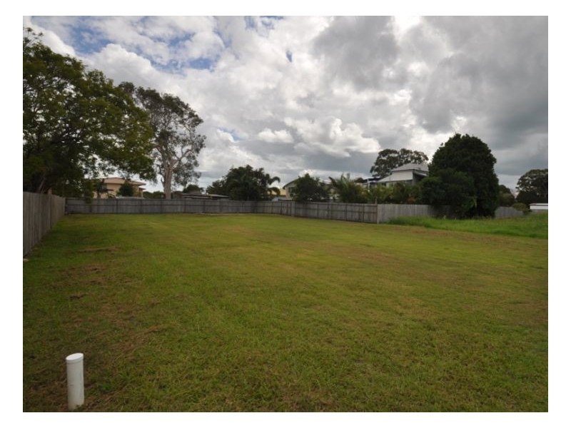 13 Herbert Street, Urangan QLD 4655
