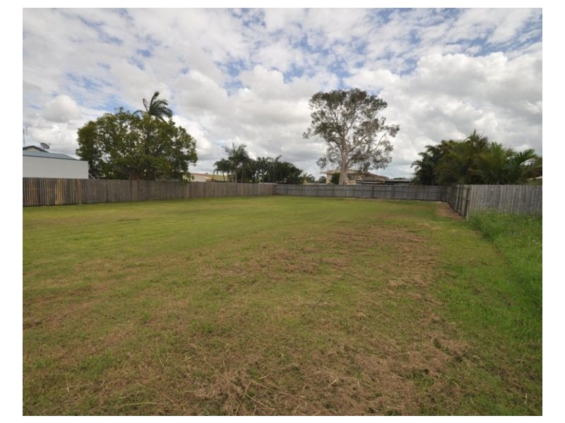 13 Herbert Street, Urangan QLD 4655