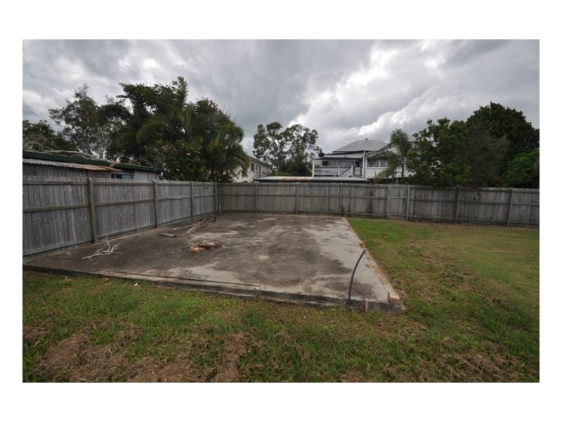 13 Herbert Street, Urangan QLD 4655
