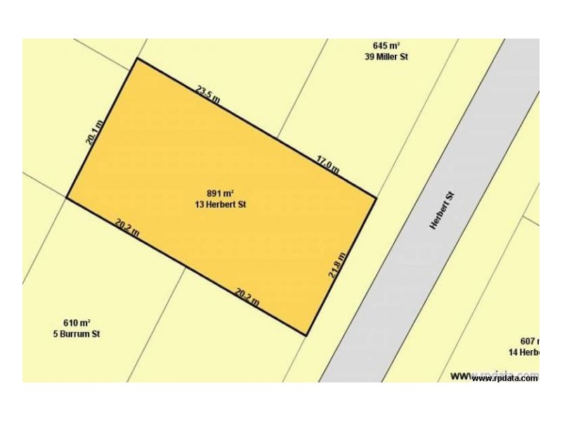 13 Herbert Street, Urangan QLD 4655