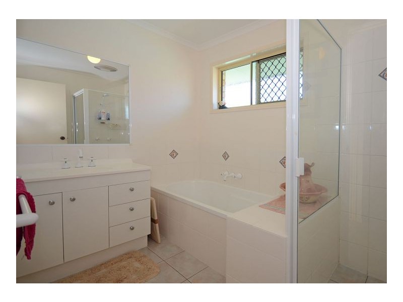 18 Kirton Road, Point Vernon QLD 4655