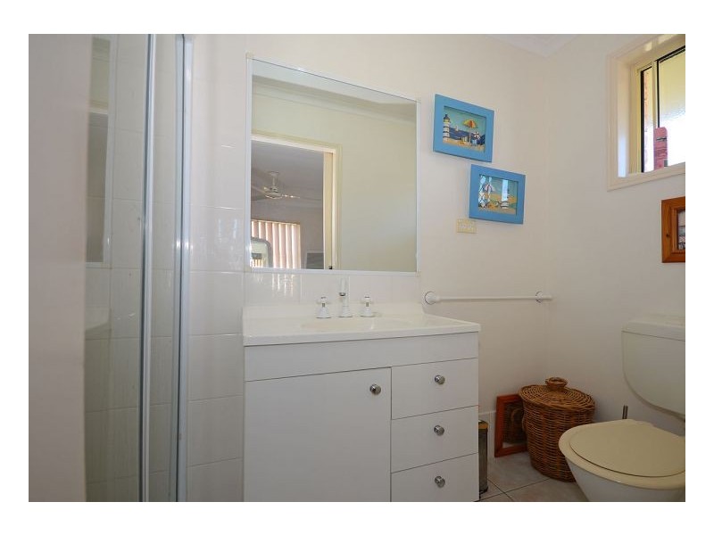 18 Kirton Road, Point Vernon QLD 4655