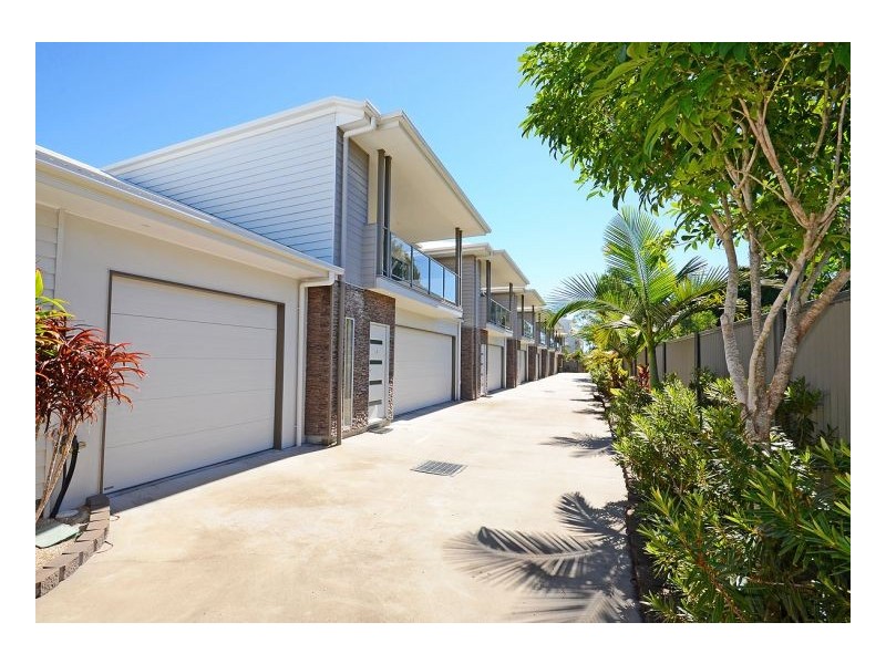 2/542 Charlton Esplanade, Urangan QLD 4655