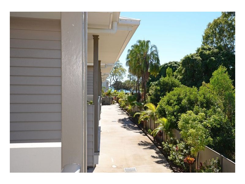 2/542 Charlton Esplanade, Urangan QLD 4655