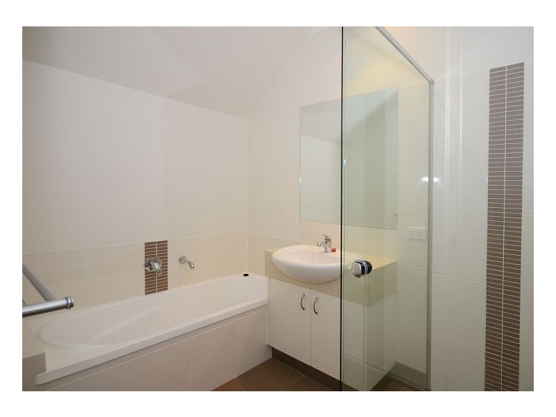 2/542 Charlton Esplanade, Urangan QLD 4655