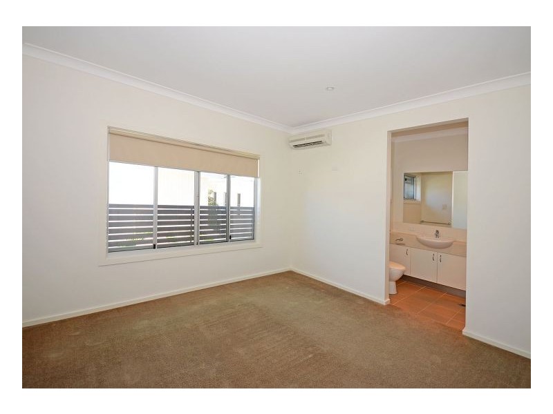2/542 Charlton Esplanade, Urangan QLD 4655