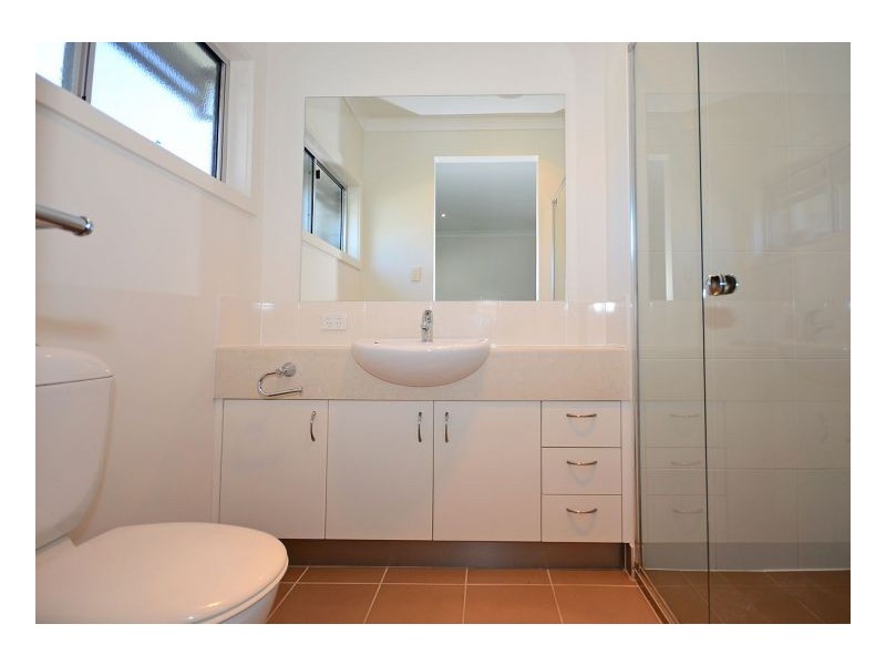 2/542 Charlton Esplanade, Urangan QLD 4655
