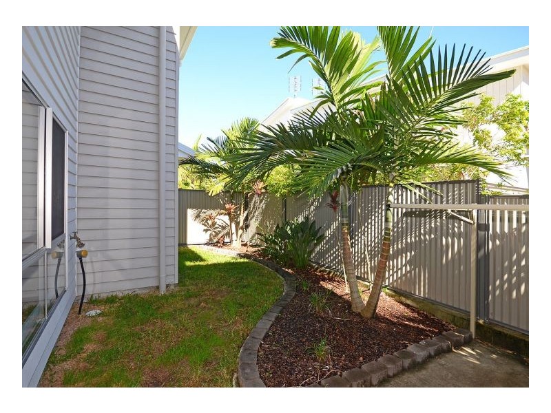 2/542 Charlton Esplanade, Urangan QLD 4655