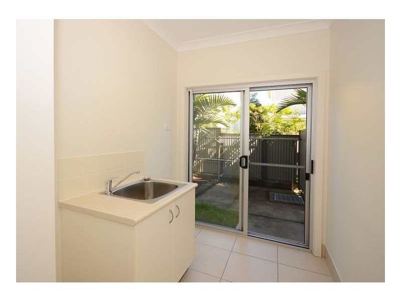 2/542 Charlton Esplanade, Urangan QLD 4655