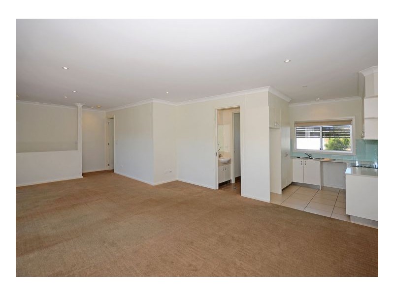 2/542 Charlton Esplanade, Urangan QLD 4655