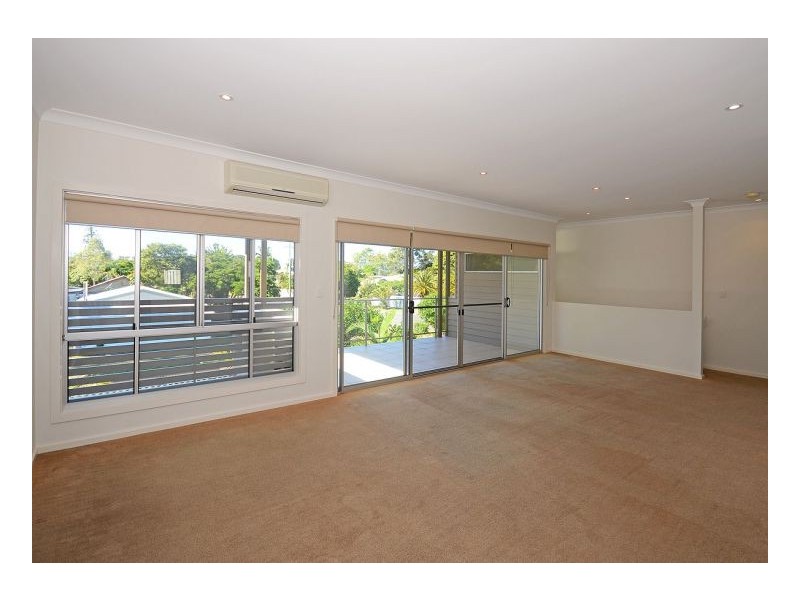 2/542 Charlton Esplanade, Urangan QLD 4655