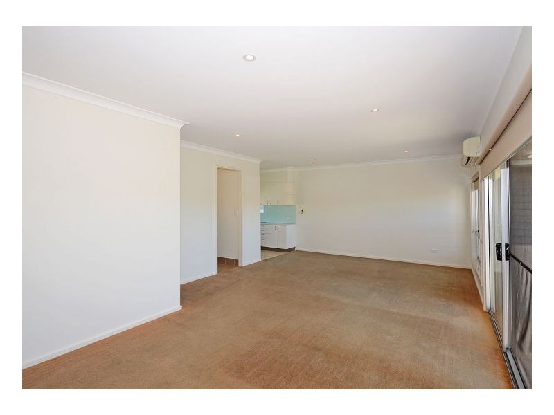 2/542 Charlton Esplanade, Urangan QLD 4655