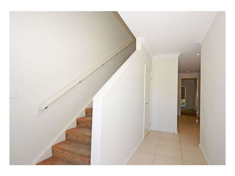 2/542 Charlton Esplanade, Urangan QLD 4655