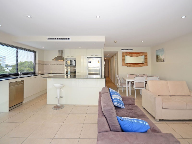 16/558 Esplanade, Urangan QLD 4655