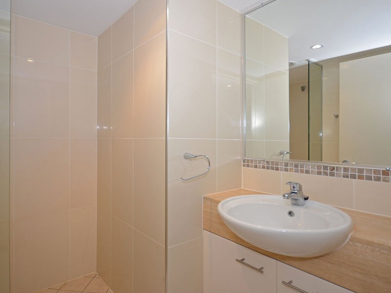 16/558 Esplanade, Urangan QLD 4655
