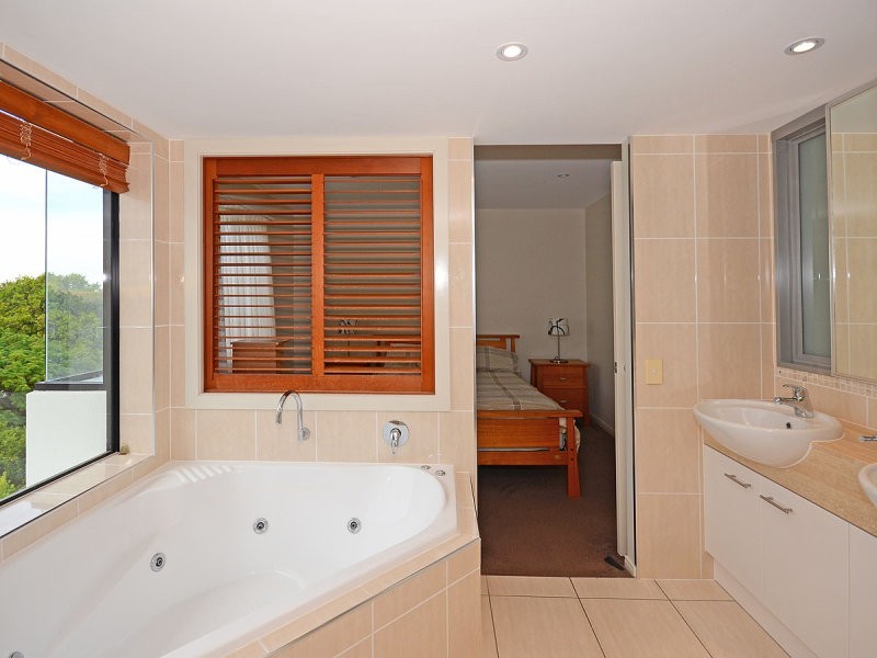 16/558 Esplanade, Urangan QLD 4655