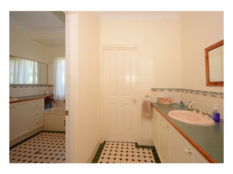 8 Raward Road, Wondunna QLD 4655