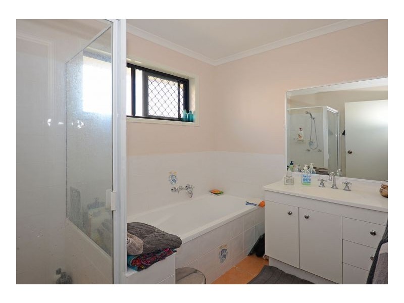 6 Sharyn Court, Point Vernon QLD 4655