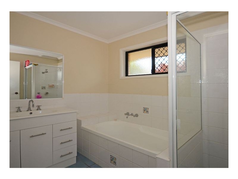 39 Hyperno Road, Point Vernon QLD 4655